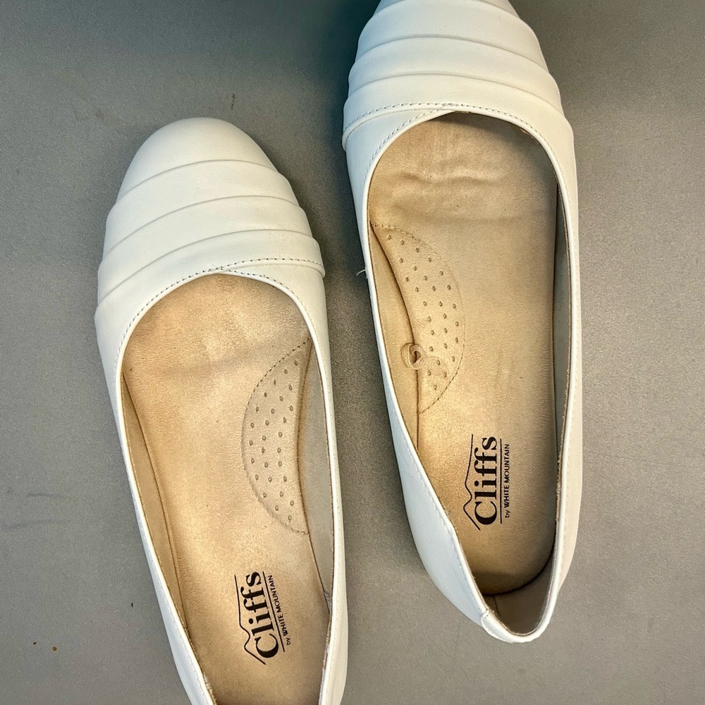 Women's White Flats | 8 1/2 wide - Picture 2 of 4